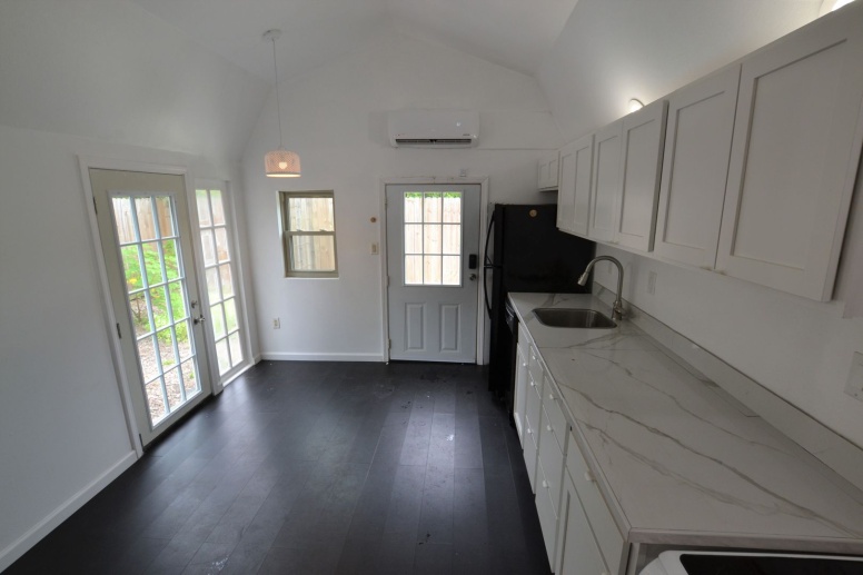Must See!  Charming Studio Apartment conveniently located near Towne Center and more