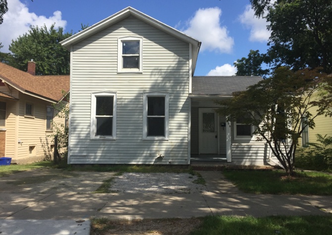Houses Near 4 Bed/ 1 Bath Home in Downtown Holland