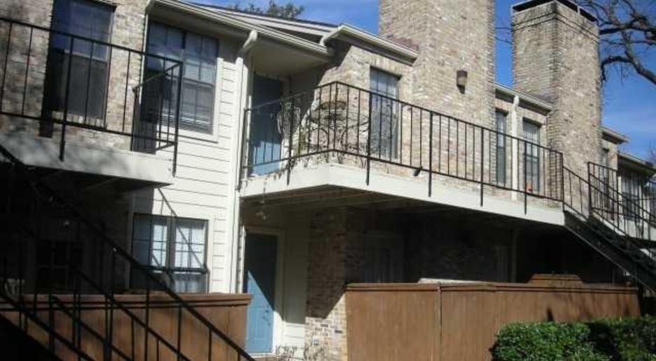 UT PRE LEASE - 2 bed / 2 bath Condo, Walk to UT, Minutes to Downtown. 2 parking spaces included