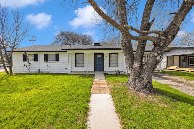  Single Story Home on a Corner Lot in Seguin, TX,  50% off of first months rent!