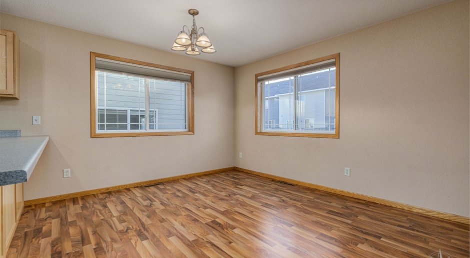 SPACIOUS UPDATED TOWNHOME WITH IN-UNIT LAUNDRY