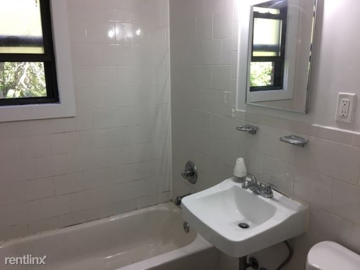 Beautiful 1 Bedroom Apt in Garden Courtyard Building- Laundry On Site- Located in New Rochelle