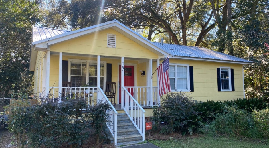 Charming Midtown 3 BR 2 BA Single Family Home in Unbeatable Location. Recently remodeled and includes a fenced in back yard! 