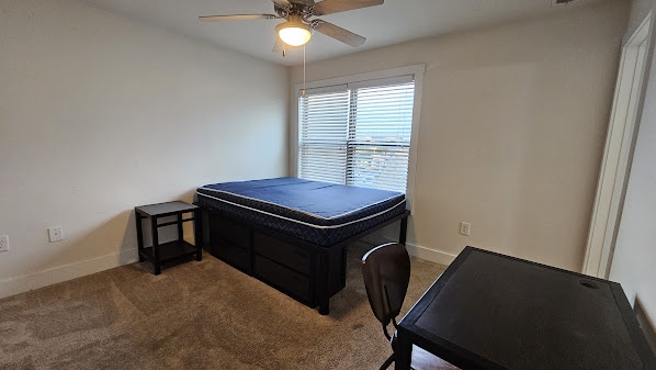 1 Bedroom Sublease in 4 x 4.5 Town home style apartment (The Retreat West)