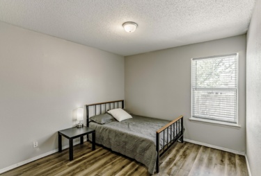 Room for Rent - *SUPERHOST* Available rooms come with ~Mini Fridge~ Live in Willow Creek, a 3 mins drive to transit stop Crowley & San Rafael. Don't Miss Out! Book Now!