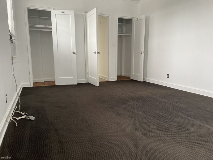 Spacious 1 Bedroom Apt on 5th Floor of Surrey Strathmore Building - White Plains