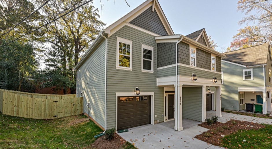 3-Bedroom Townhouse with Proximity to Charlotte's Hotspots