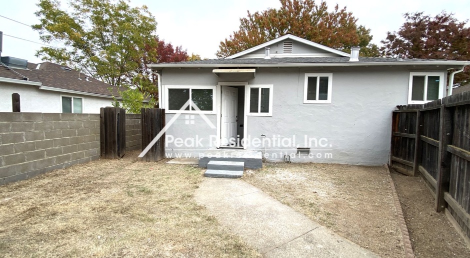 Charming 2bd/1ba Tahoe Park Area Home with Garage