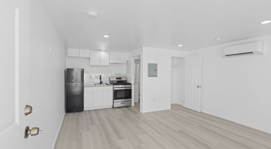 Gorgeous 2 Bed/2 bath apartment in excellent Sherman Oaks area!