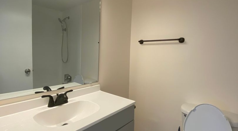 NEWLY RENOVATED 2 BED 2 BATH CONDO NEAR UCF and FULLSAIL UNIVERSITY