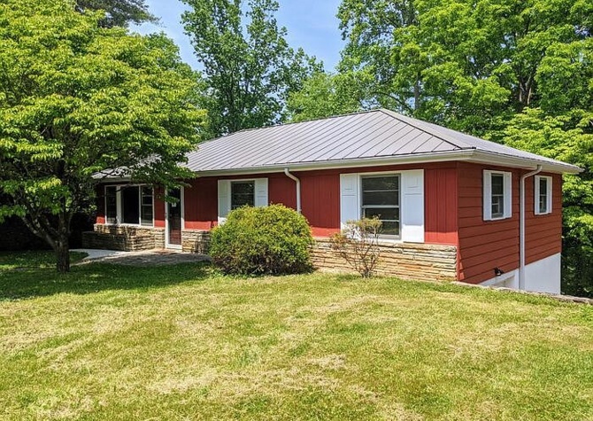 Houses Near Checkout this lovely 3 bedroom/2 bathroom home in Asheville! 