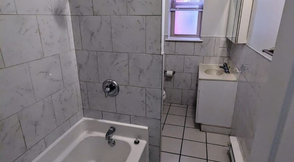 Charming West Philly 2br/1ba w/ washer and dryer + outdoor space 