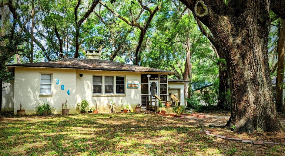  Sublease with the option to Renew. Near UF - Cozy 2 Bedroom, 1 Bath House with Garage! 