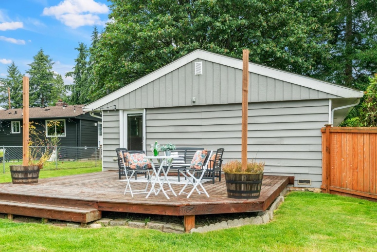 EDMONDS 3 bdrm Beautiful Rambler Home with Fenced Yard - AVAILABLE MAY 2nd