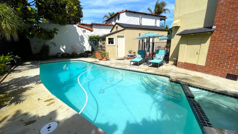 Charming Historic Point Loma Home! Featuring: Pool! Air Conditioning! Hot Tub! Great Location! Studio!