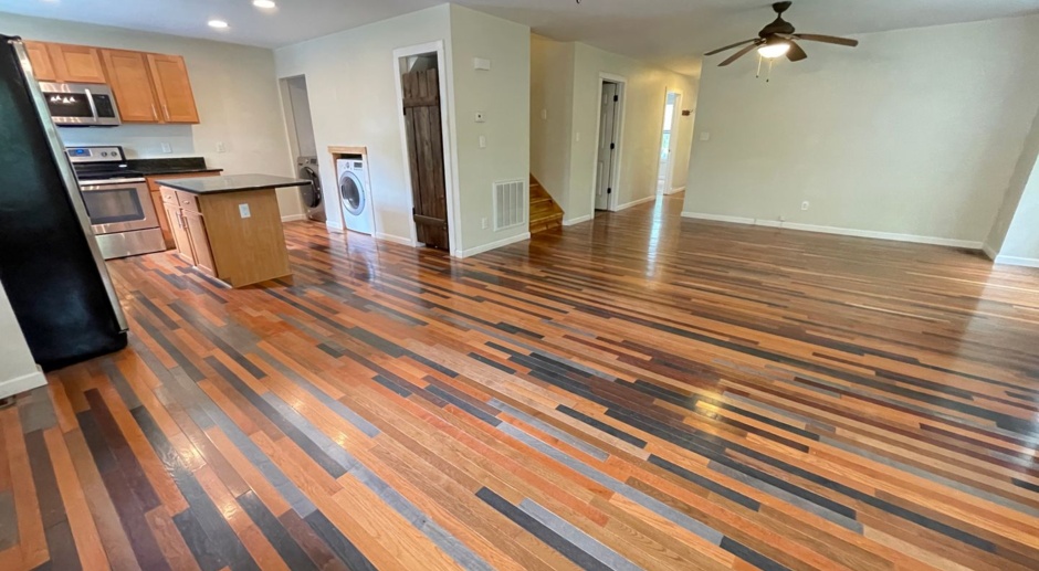 BIG & BEAUTIFUL -  7 Bedroom Carrboro House available in August! Includes water