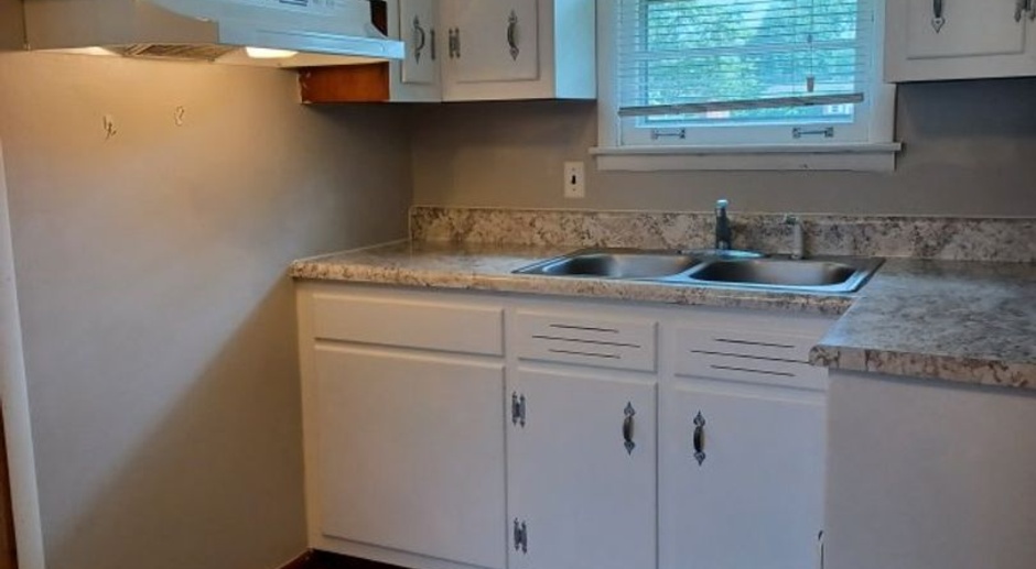 **SPECIAL $1495 for 18 month lease** 2 BR / 1 BATH Duplex in Nashville NEW STOVE AND FRIDGE