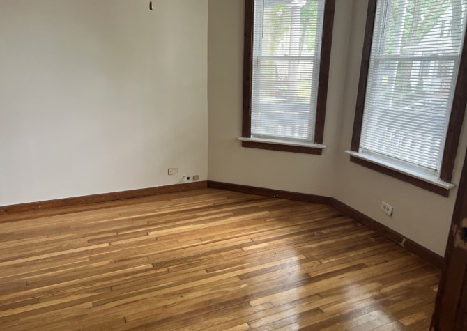 Houses Near Spacious 1 Bed + Den in Englewood 
