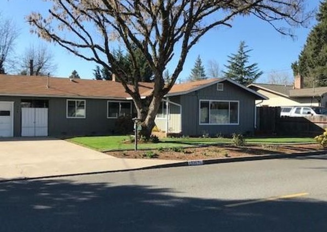 Houses Near Located less than a mile from beautiful downtown Grants Pass