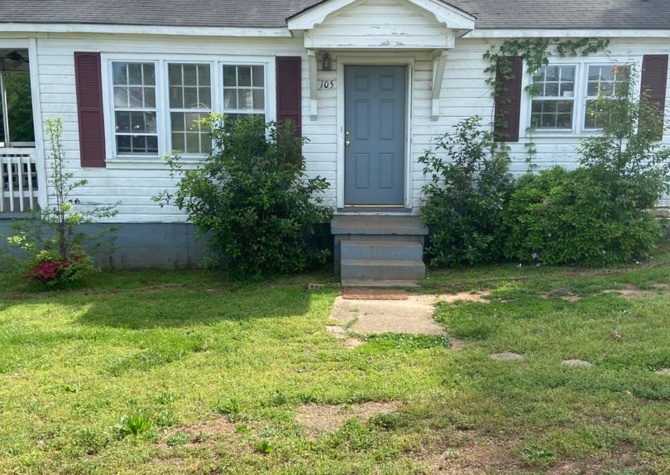 Houses Near PRE-LEASE FOR JULY 12th! Cute 2 bedroom 1 bath house on the east side of Athens, GA