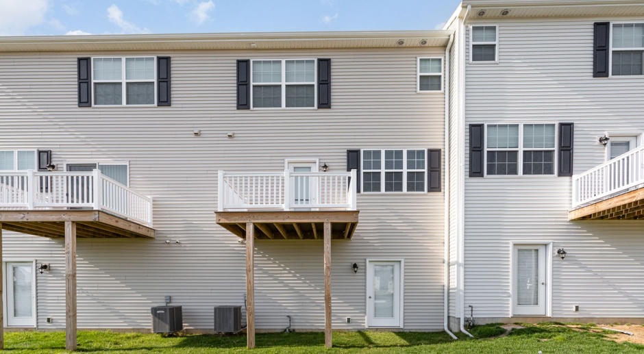 Welcome to this charming 3 bedroom, 2.5 bathroom home located in Mechanicsburg, PA/Mechanicsburg School District