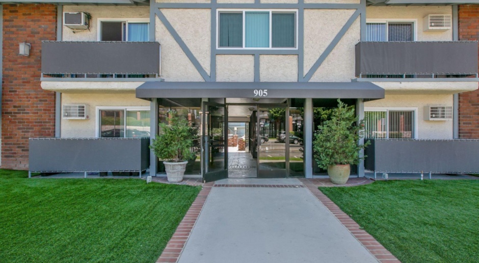 Enjoy this beautiful, spacious unit in the heart of Burbank!