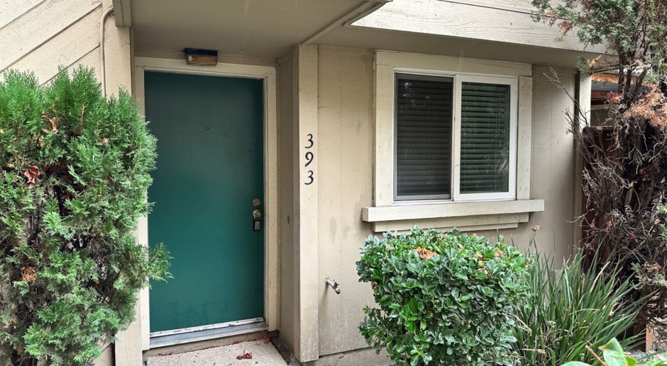 Sharp and Refreshed 2 Bedroom 2.5 Bath Townhome in San Jose!