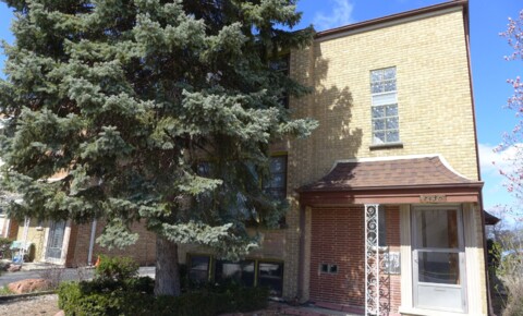 Apartments Near Northern Baptist Theological Seminary 7430 Diversey for Northern Baptist Theological Seminary Students in Lombard, IL