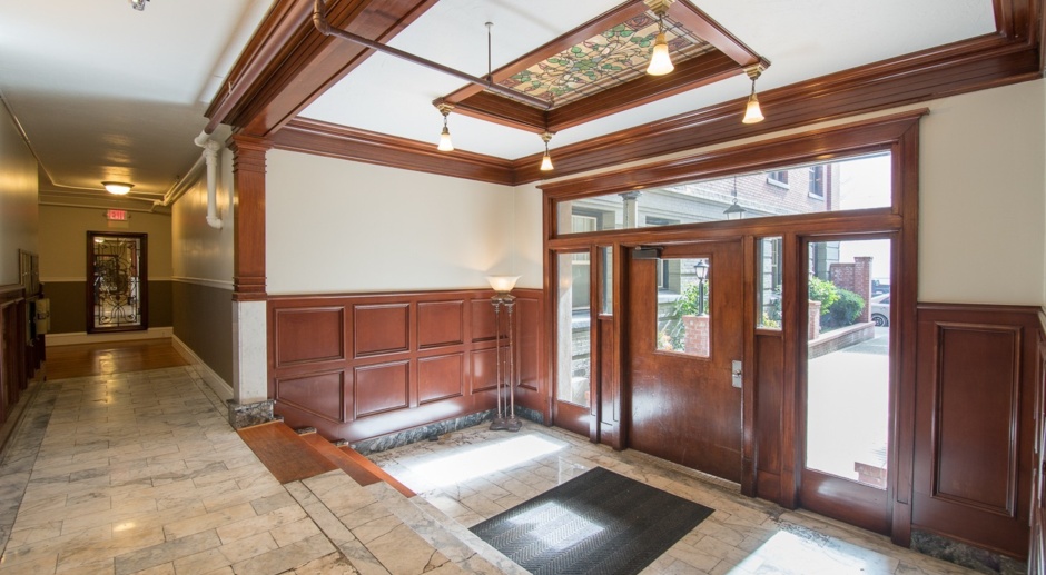 1 Bedroom Historic Charm Meets Modern Comfort in NW Portland! W/G/S Included! 