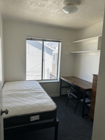 2 PRIVATE rooms available near campus