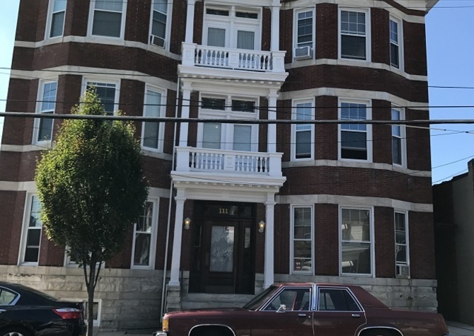 Apartments Near 111 E. Baltimore Street