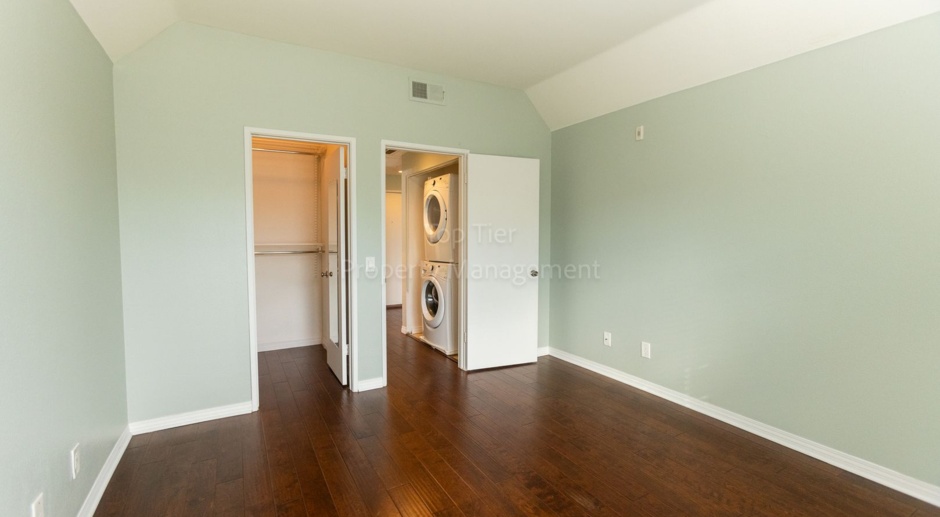 Beautiful 2 Bed 2 Bath 1026 sq ft condo in the heart of Mission Valley - Available Now!