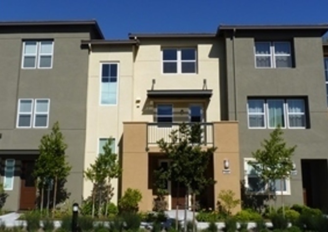 Houses Near Luxury townhouse at Fusion. Many upgrades and amenities. Must see!