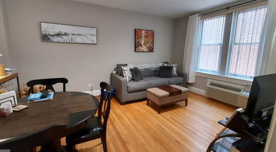 Adams Morgan 1BR/1BA located on quiet street minutes away from Metro, Shops and Restaurants