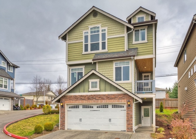 Houses Near PRICE DROP! Gorgeous 4 Bedroom Detached Home in a Private Everett Community!
