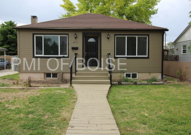 Houses Near 4bd 2085 sq ft in NAMPA!