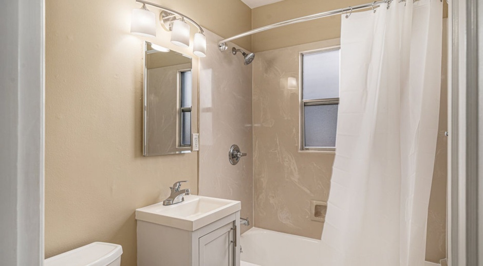 2527 Buena Vista Ave - 1 bedroom | 1 bath | Duplex