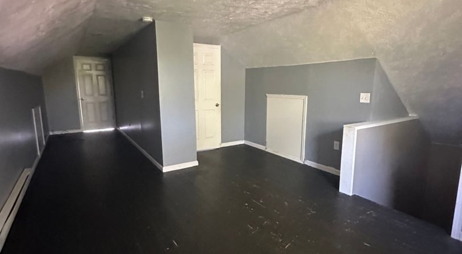 Single-Family 4 Bedroom and 1 Bath For Rent!