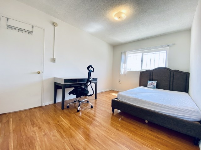 west LA private room available 9/16 for 1 year lease