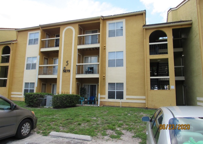 Houses Near Great Location! 2 Bedroom 1 Bath Condo with View! Water Included!
