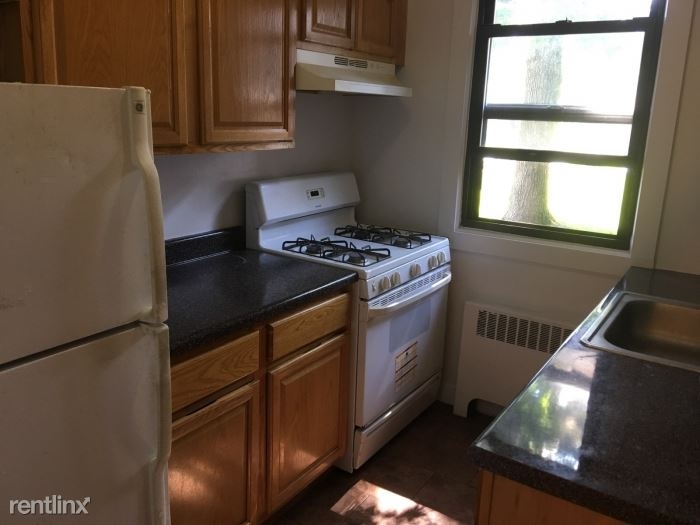 Beautiful 1 Bedroom Apt in Garden Courtyard Building- Laundry On Site- Located in New Rochelle