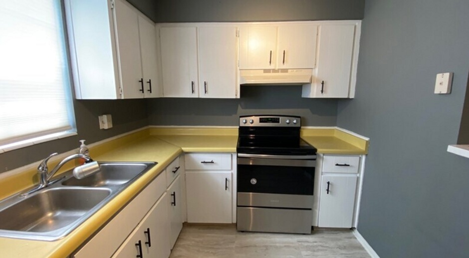 Nicely renovated 2 bedroom, 2 bathroom for rent in Colonial Point!